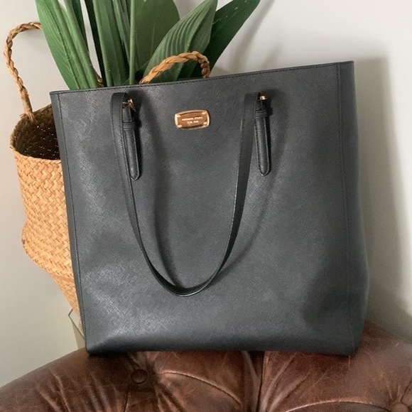 Michael Kors Jet‎ Set Large Travel NS Saffiano Tote in black gold - Picture 16 of 16